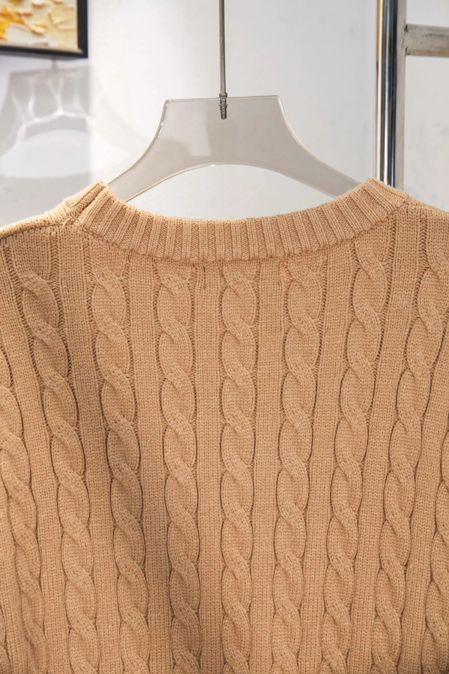 P210 model number: Y195 Ralph Lauren men's round neck sweater men's hemp flower original collar sweater. The version is really good-looking. It can be worn alone or as a jacket to be worn inside or outside. The upper body shows personal fashion charm. Four colors are available. The same style for men and women. A must-see item for new summer products. Tag, hanging grain, washed, packaging bag, full set of accessories. Very good appearance, super exquisite workmanship. Size: S-XL